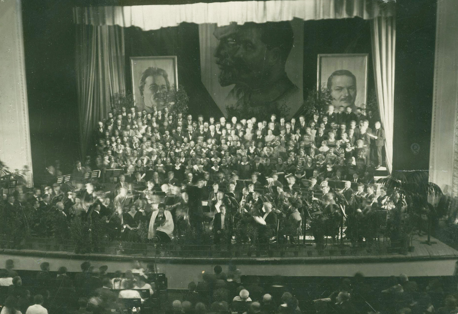 Юбилейный концерт, посвященный 75-летию Ленинградской консерватории в Большом зале имени А. Г. Рубинштейна. 1938